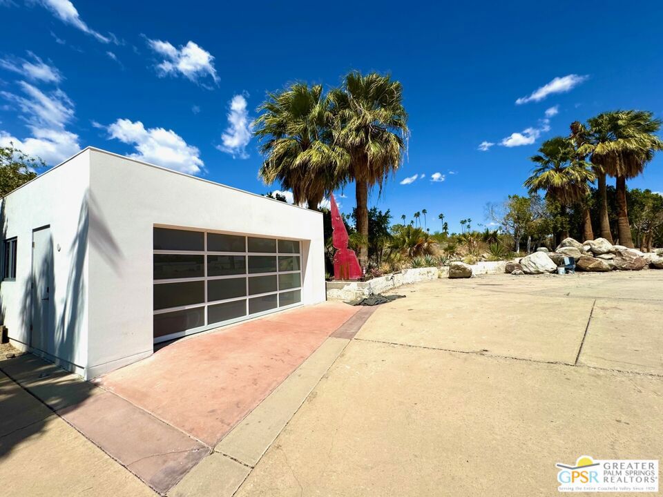 700 W Stevens Road