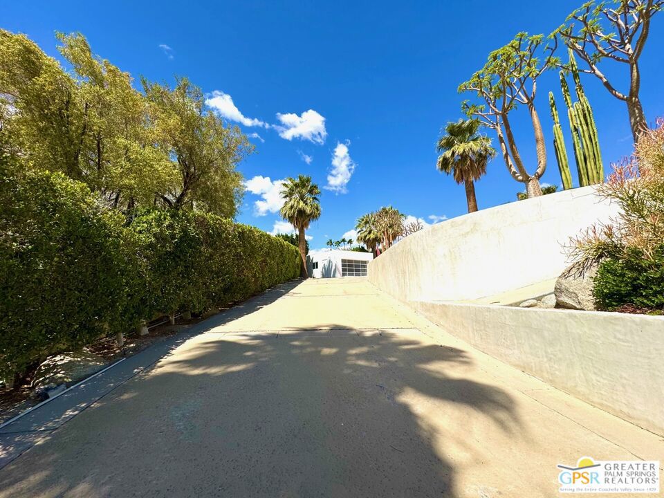 700 W Stevens Road
