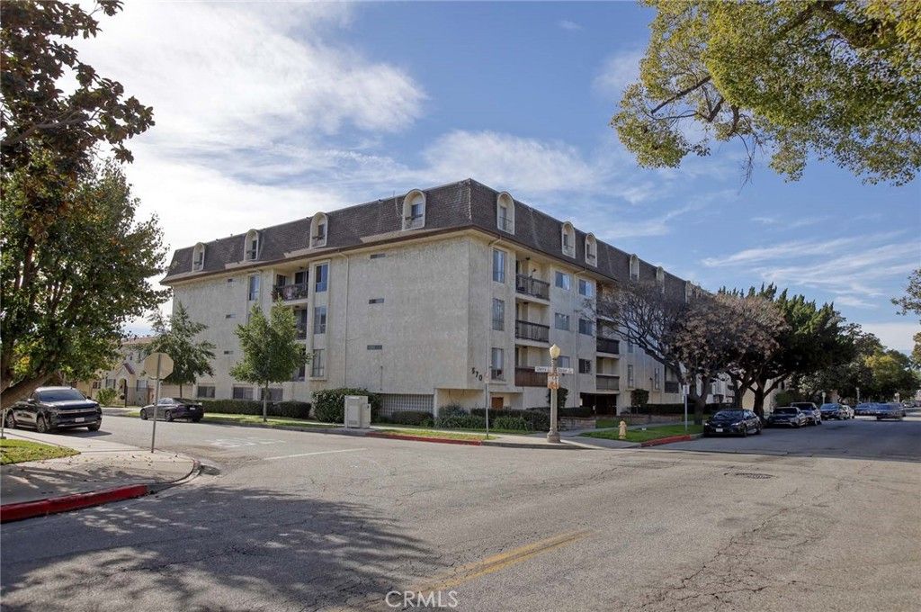 Photo of 570 W Stocker St, Glendale, CA 91202 (MLS # GD26012658)