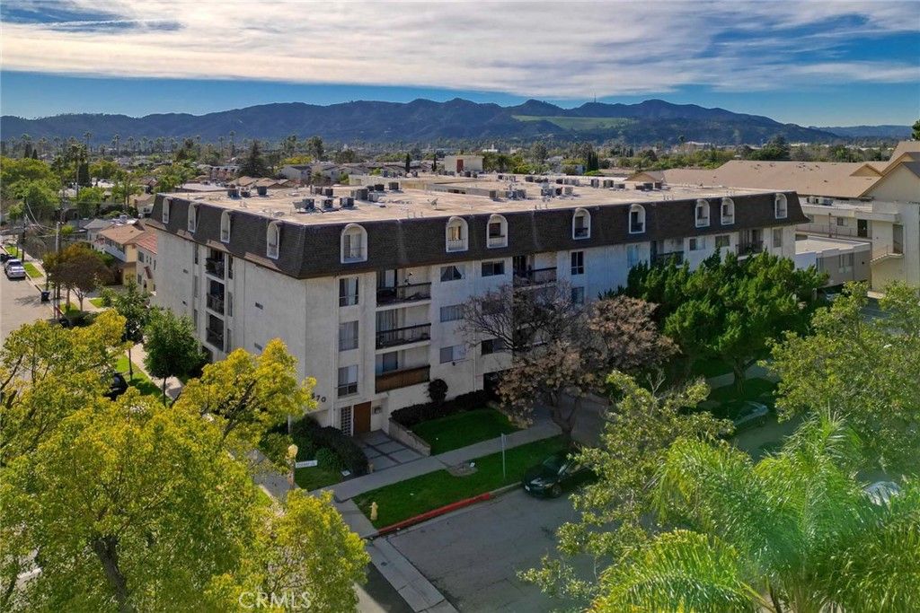 Photo of 570 W Stocker St, Glendale, CA 91202 (MLS # GD26012658)