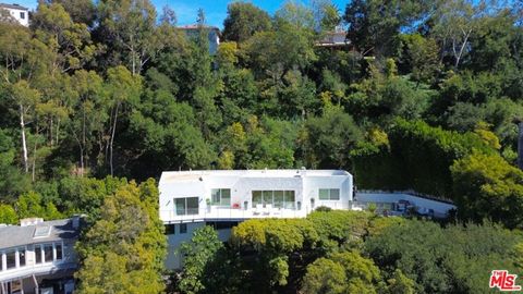 Photo of 9422 Readcrest Drive, Beverly Hills, CA 90210 (MLS # 25580931)