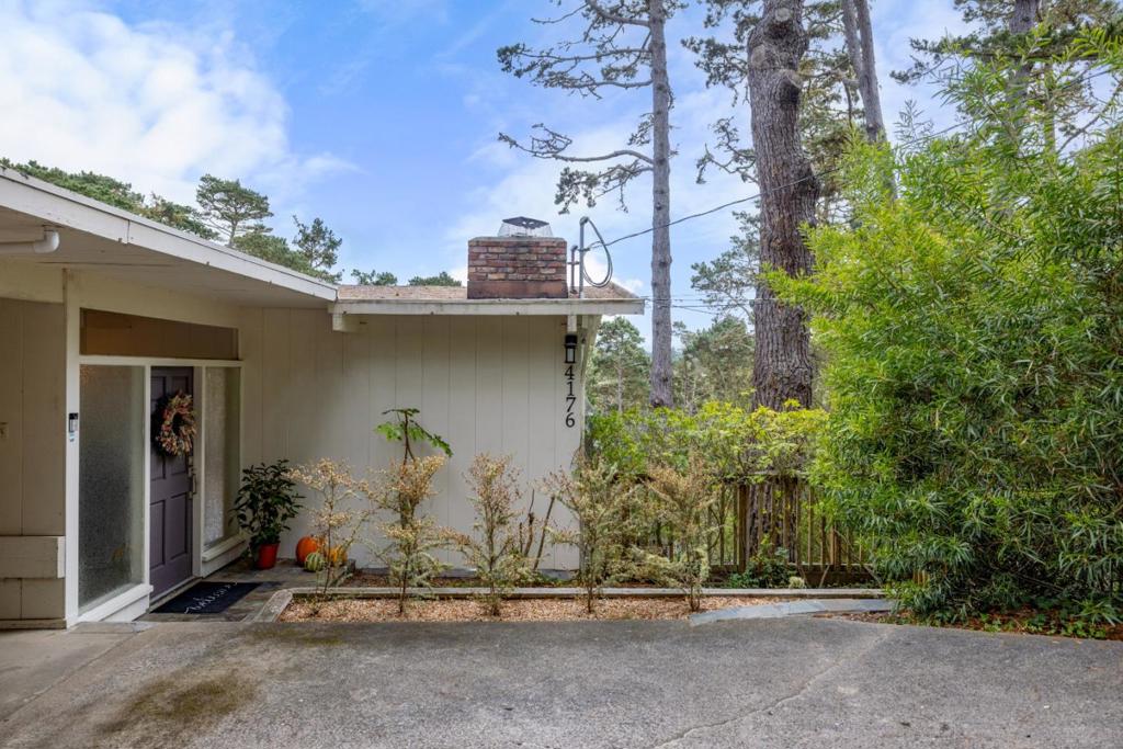 4176 Sunset Lane