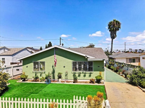 Photo of 135 Woodlawn Avenue, Chula Vista, CA 91910 (MLS # 219151514DA)