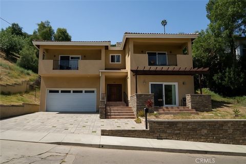 Photo of 1630 Bridgeport Drive, Los Angeles, CA 90065 (MLS # CV25118037) Photo of 1630 Bridgeport Drive, Los Angeles, CA 90065 (MLS # CV25118037)