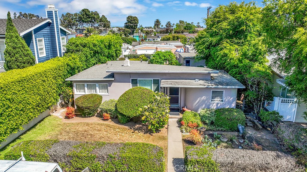 Don’t miss this exceptional opportunity to build a brand-new home tailored to your vision on a generously sized lot in Newport Heights, one of the most coveted neighborhoods in Newport Beach. Experience the best of coastal living, just minutes away from world-class beaches, top-rated schools, upscale shopping, fine dining, and everything that makes Newport Beach a globally renowned destination.
This is your opportunity to create something truly special in one of Southern California's most iconic coastal communities.