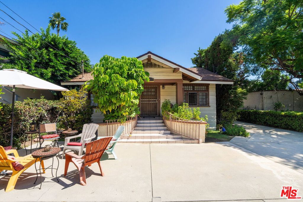 2428 N Beachwood Drive