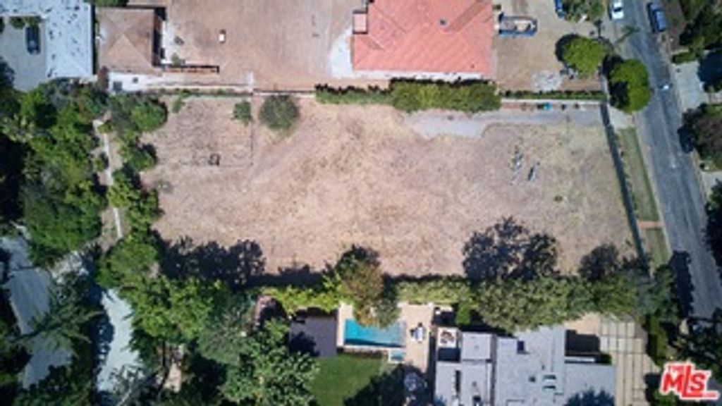 Photo of 193 N CARMELINA Avenue, Los Angeles, CA 90049 (MLS # 19504270)