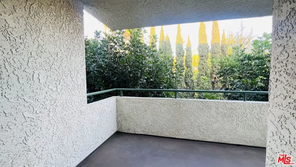 Los Angeles, California 90066, United States, 1 Bedroom Bedrooms, ,1 BathroomBathrooms,Residential,Active,242094