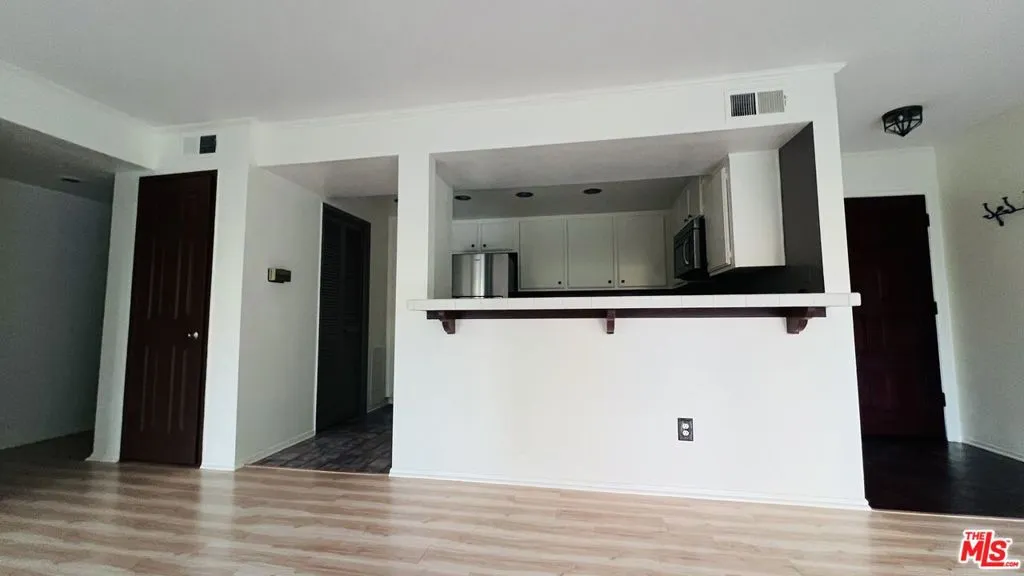 Los Angeles, California 90066, United States, 1 Bedroom Bedrooms, ,1 BathroomBathrooms,Residential,Active,242094