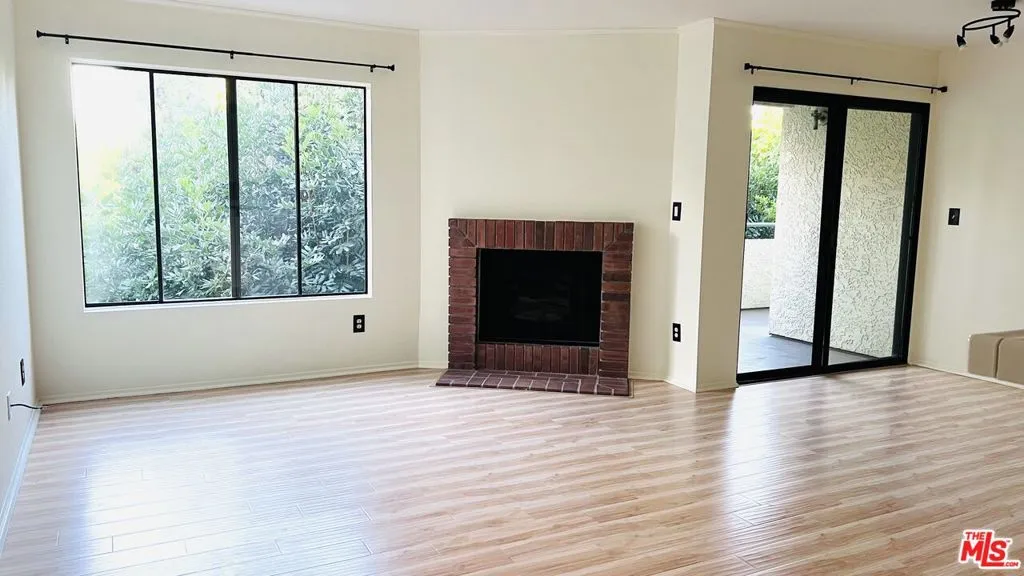 Los Angeles, California 90066, United States, 1 Bedroom Bedrooms, ,1 BathroomBathrooms,Residential,Active,242094