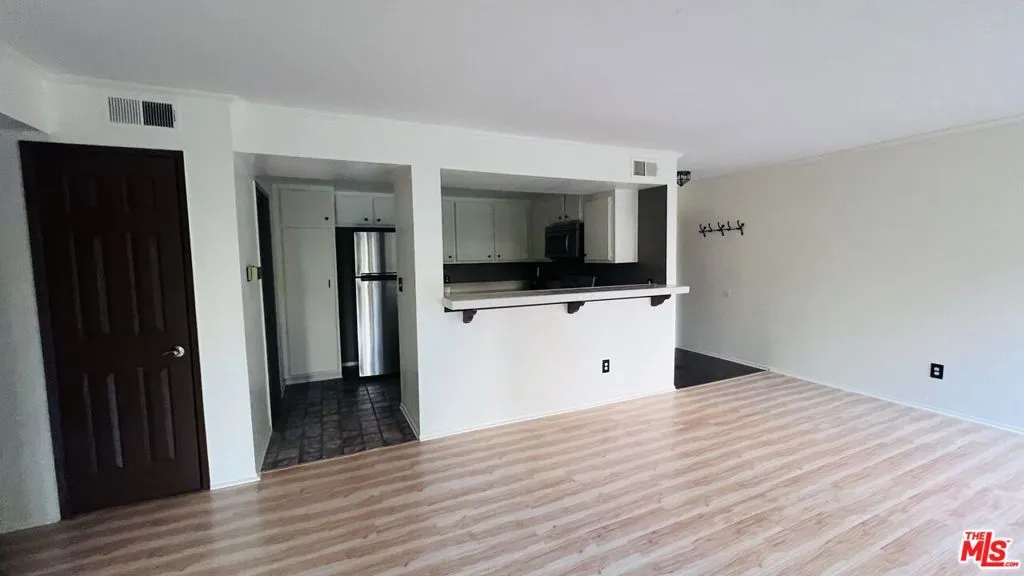 Los Angeles, California 90066, United States, 1 Bedroom Bedrooms, ,1 BathroomBathrooms,Residential,Active,242094