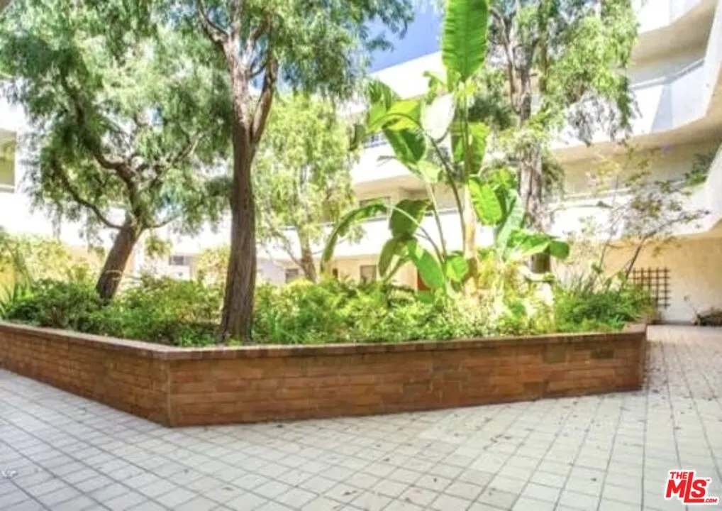 Los Angeles, California 90066, United States, 1 Bedroom Bedrooms, ,1 BathroomBathrooms,Residential,Active,242094