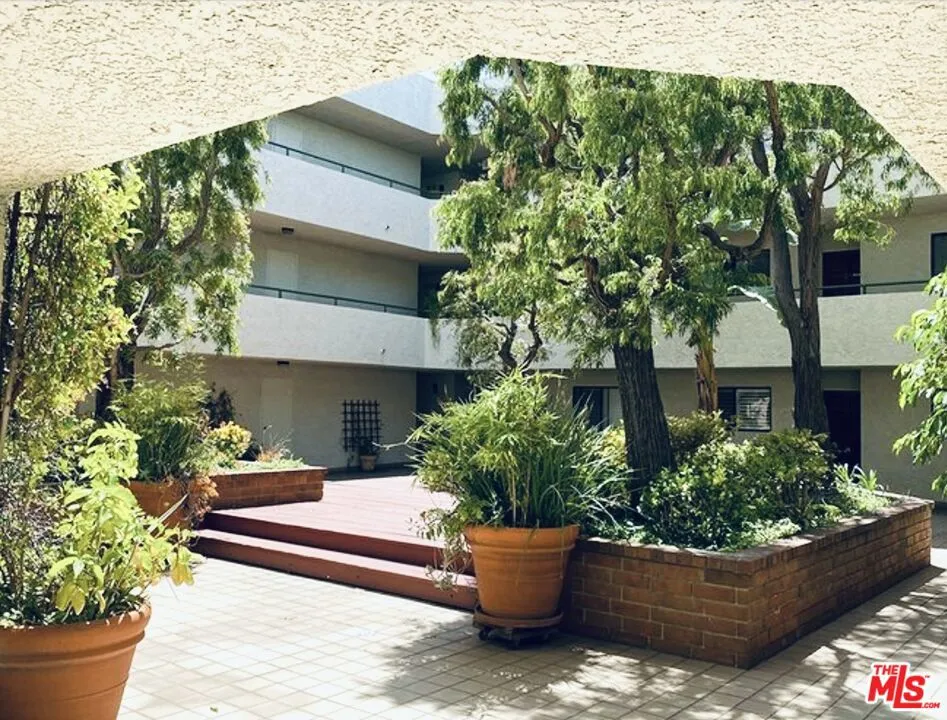 Los Angeles, California 90066, United States, 1 Bedroom Bedrooms, ,1 BathroomBathrooms,Residential,Active,242094