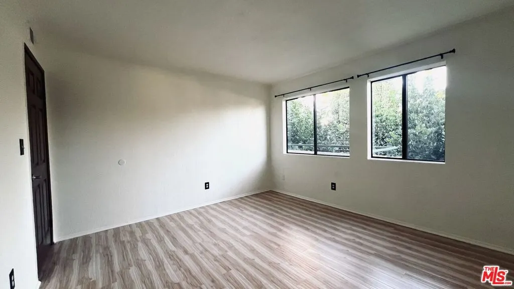 Los Angeles, California 90066, United States, 1 Bedroom Bedrooms, ,1 BathroomBathrooms,Residential,Active,242094