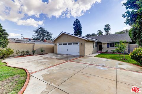 Photo of 14716 Cumpston Street, Sherman Oaks, CA 91411 (MLS # 25619999)