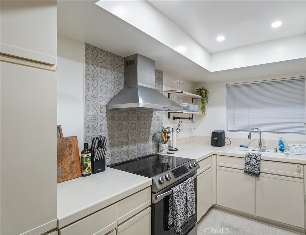 5000 S Centinela 101