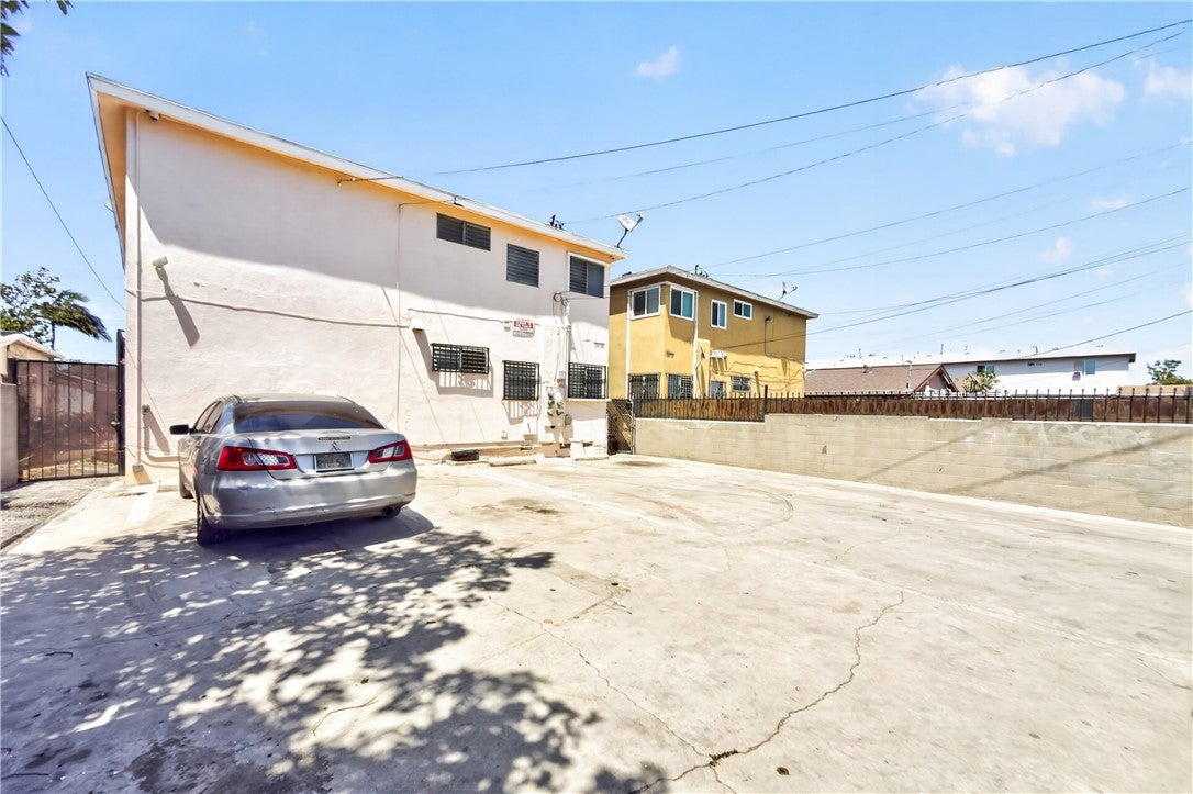 338 E 99th