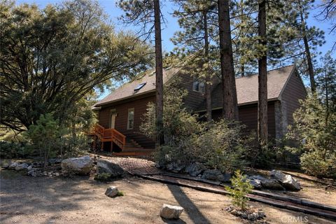 Photo of 16200 Askin Drive, Pine Mountain Club, CA 93222 (MLS # SR26042903)