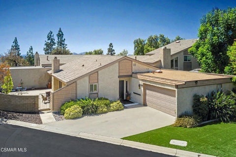 Photo of 3104 Saffron Circle, Thousand Oaks, CA 91360 (MLS # 226004285)