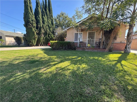 Photo of 9224 Walnut Street, Bellflower, CA 90706 (MLS # SB25245447)