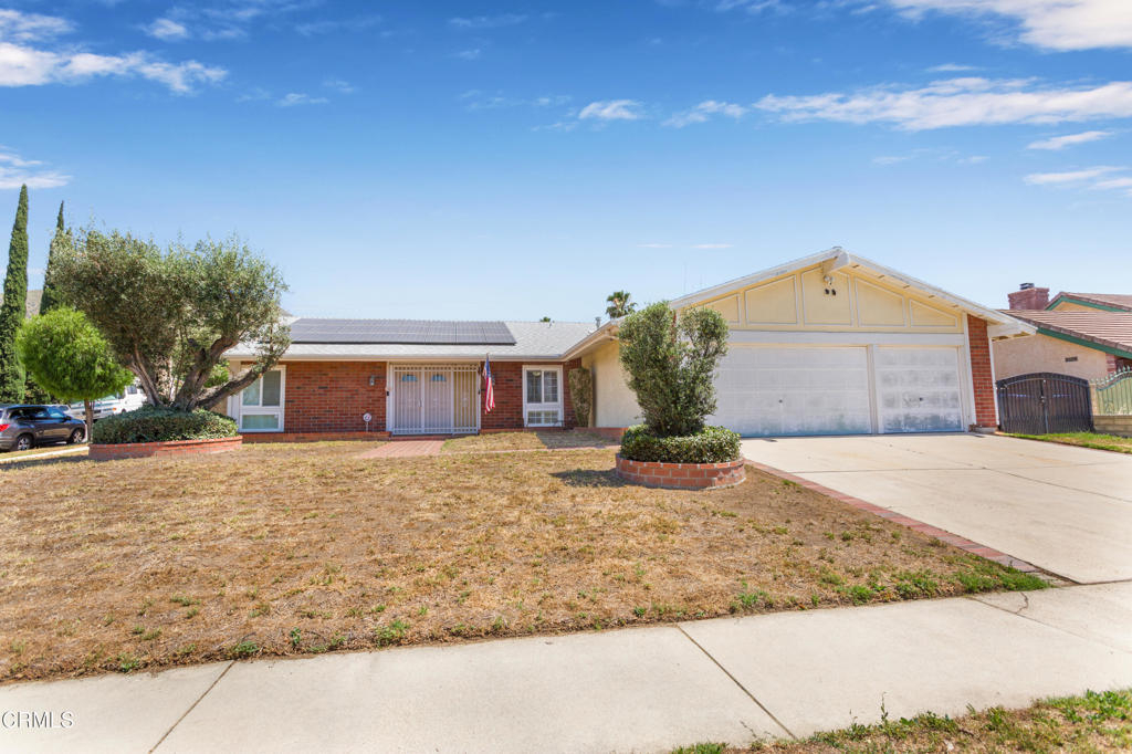 Come take a look at your single story ranch on a huge 0.25 acre corner lot in Sylmar. With plenty of bedrooms, large family areas, and one of the largest back yards in the neighborhood, there is ample opportunity to host any gatherings you wish. Inside features a large kitchen with upgraded appliances and an open layout that you can customize however you wish.