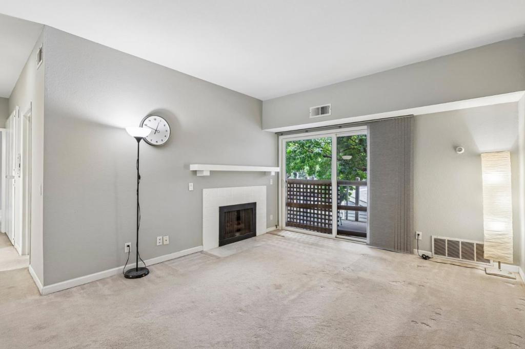 3674 Oakwood Terrace 203
