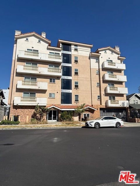 Photo of 1026 S Oxford Avenue #302, Los Angeles, CA 90006 (MLS # 26103717)