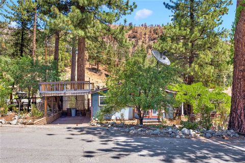 Photo of 716 Mountain View Avenue, Wrightwood, CA 92397 (MLS # HD25165634) Photo of 716 Mountain View Avenue, Wrightwood, CA 92397 (MLS # HD25165634)