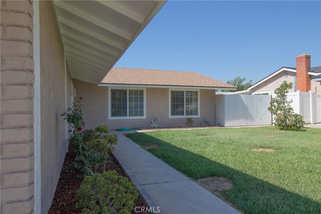9229 Delano
