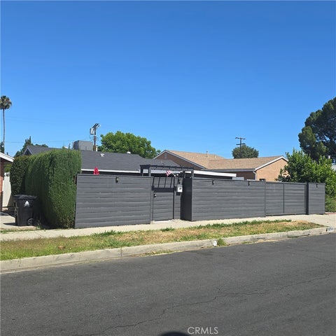 Photo of 6704 Rhea, Reseda, CA 91335 (MLS # SR26123690)