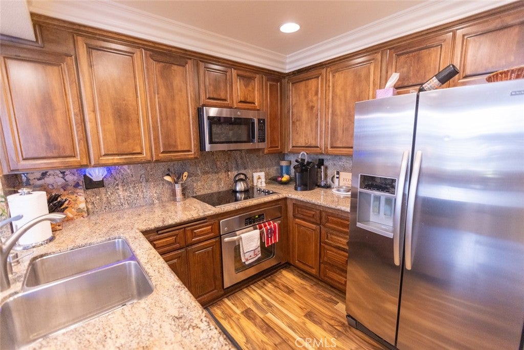 16102 Fame, Huntington Beach CA 92649 - Photo 10