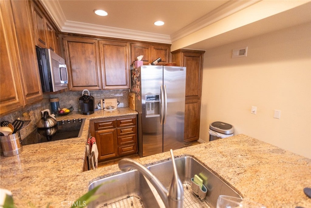 16102 Fame, Huntington Beach CA 92649 - Photo 9