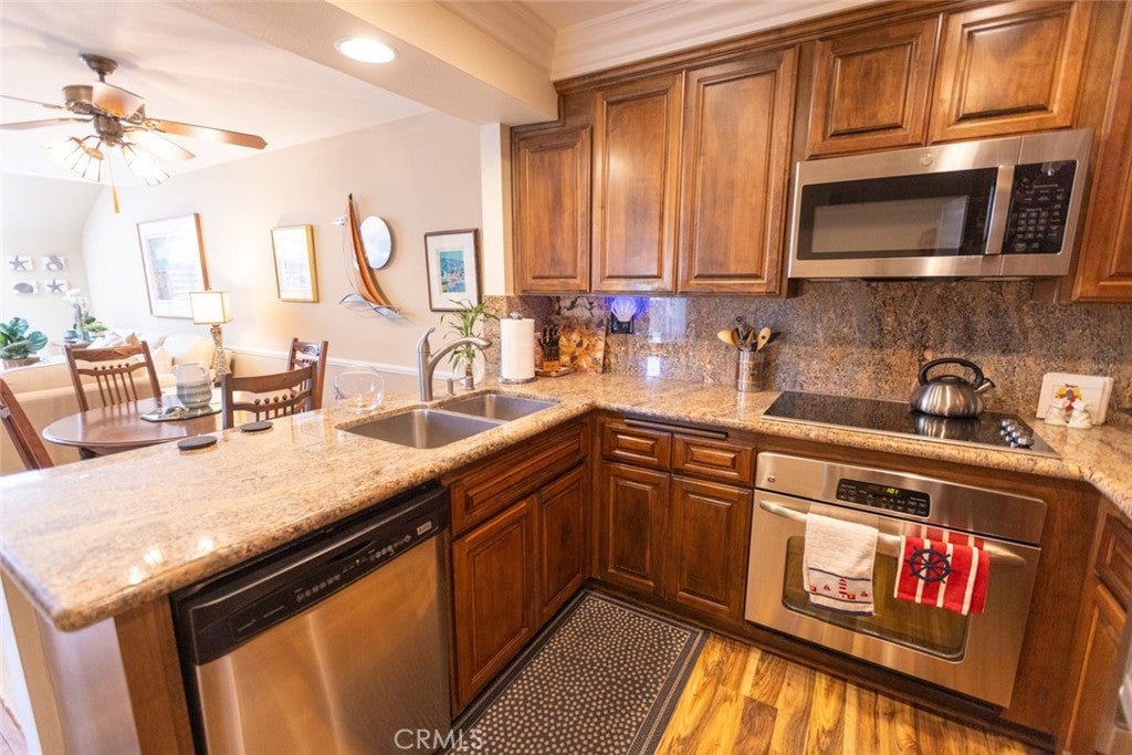 16102 Fame, Huntington Beach CA 92649 - Photo 11