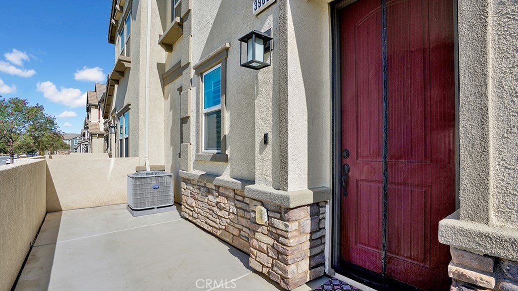 3985 E Huntington