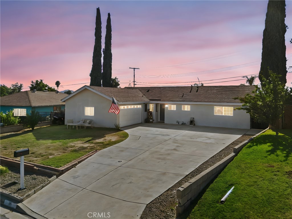 Perfect for larger families or savvy house hackers, this 6-bedroom, 2-bath home offers a flexible layout and plenty of room to grow and is just minutes from Reid Park and the 215 freeway. The kitchen is located near the front of the home and flows into the dining and living areas, creating a comfortable space for everyday living and entertaining. Four bedrooms and two full bathrooms, including the primary suite, are located off the main hallway. Two additional unpermitted rooms—one located in the backyard as a detached bonus space and another inside the garage—offer flexible use for extended family, work-from-home setups, storage, or even potential rental income. Each bedroom is equipped with its own window AC unit, and ceiling fans are installed throughout for added comfort. The long driveway provides ample space for multiple vehicles, recreational toys, or even a small boat. Two storage sheds in the backyard offer additional utility. This unique home delivers space, versatility, and great potential in a convenient central location. A great opportunity, do not let it slip away. Schedule a showing today!