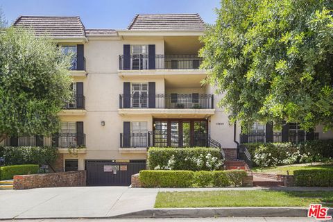 Photo of 15248 Dickens Street #108, Sherman Oaks, CA 91403 (MLS # 26660675)