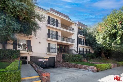 Photo of 15248 Dickens Street #108, Sherman Oaks, CA 91403 (MLS # 26660675)