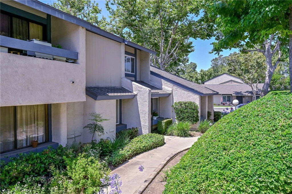1585 Honeywood Court