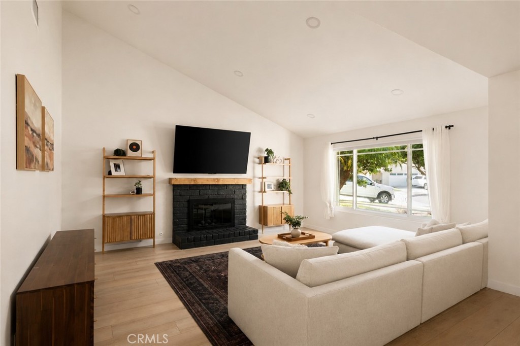 1519 E Van Bibber
