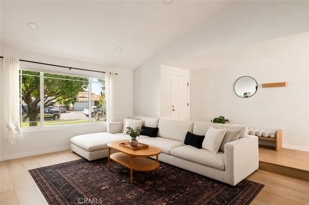 1519 E Van Bibber