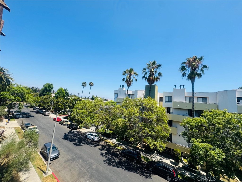 333 Westminster Avenue 304