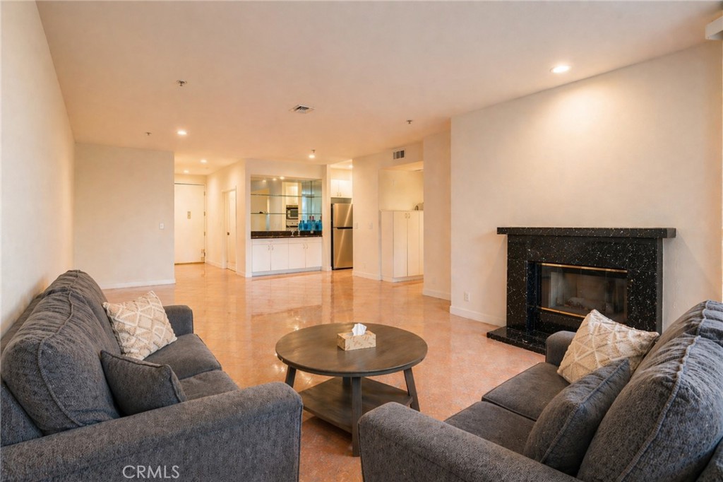 333 Westminster Avenue 304