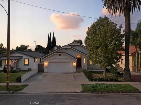 Photo of 15727 Virginia Avenue, Paramount, CA 90723 (MLS # CV25282077)