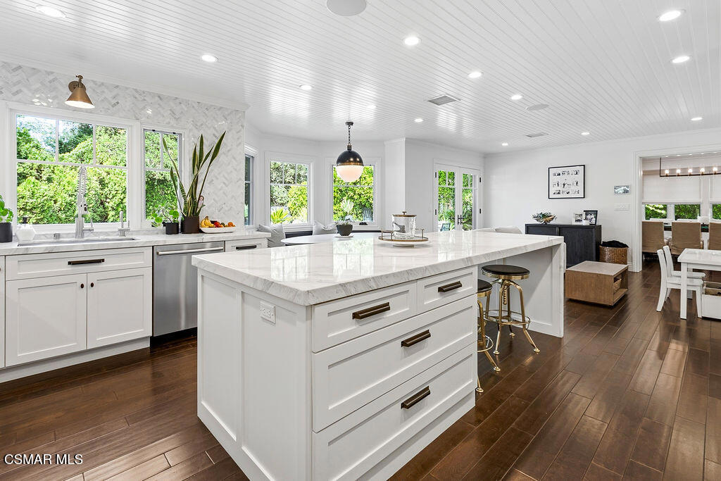 4188 Cresthaven Drive