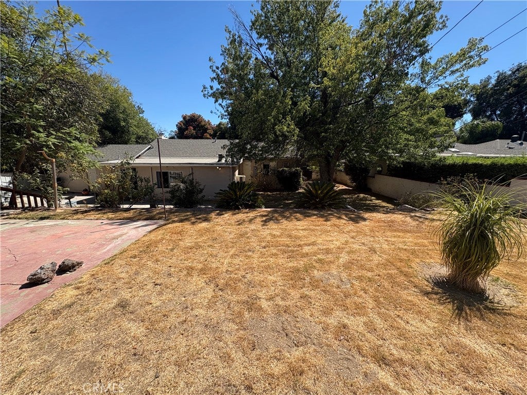 1220 W Marshall