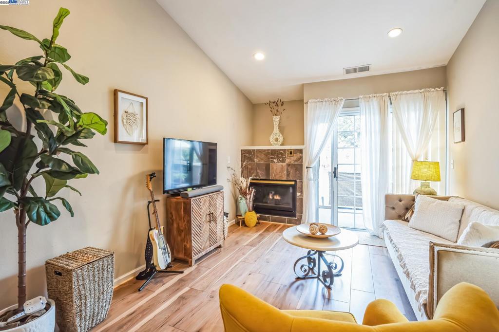 CASTRO VALLEY - Residential