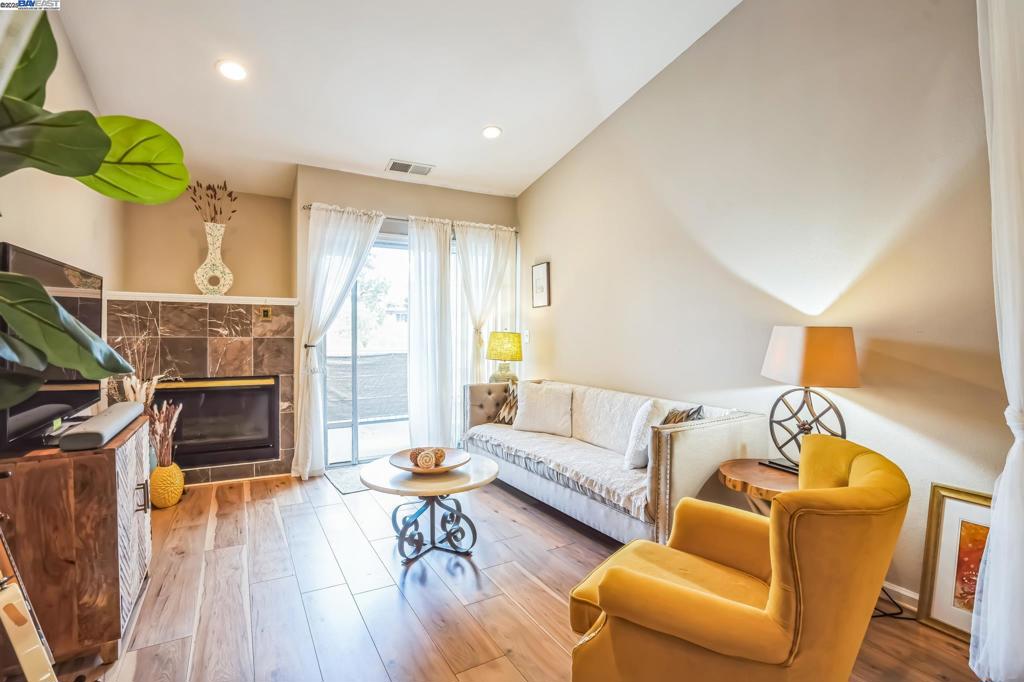 CASTRO VALLEY - Residential