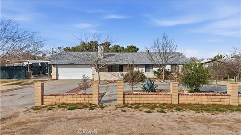 Photo of 15572 Riverside Street, Hesperia, CA 92345 (MLS # HD26034801)