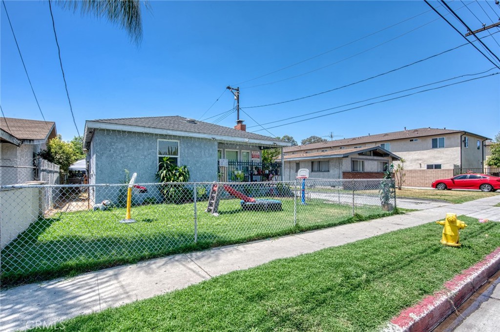 4858 Live Oak St.