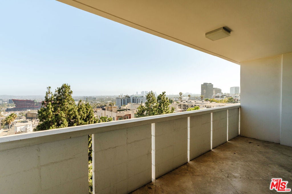 8787 Shoreham Drive 407